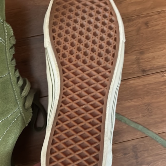 Vans - Picture 2 of 3